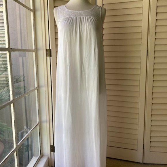 1980's Movie Star Nylon and Chiffon Peignoir Set - Picture 6 of 12